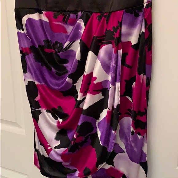 Floral sleeveless knee-length Ricki’s dress - Picture 3 of 4